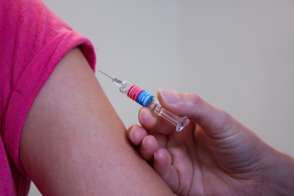 Censo de médicos particulares apenas terminó, empezarán a vacunarlos esta semana